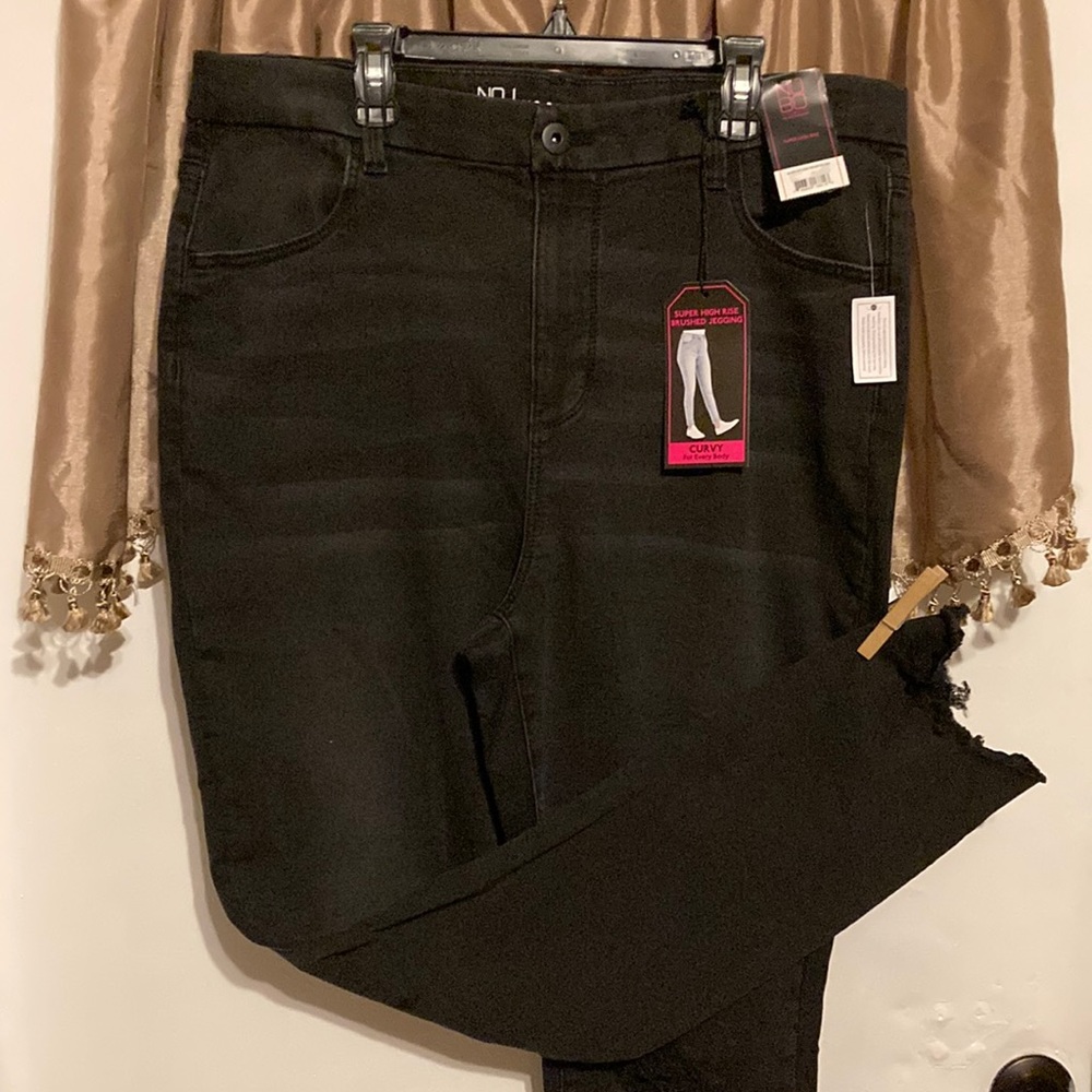 NWT 🐸 CURVY Figure 🐸 Distressed Skinny Jean Jeggings 🐸